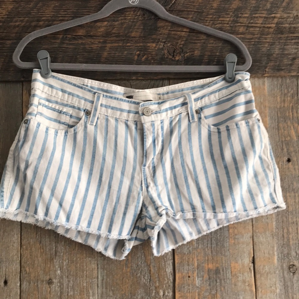 🇺🇸 Levi’s striped shorts